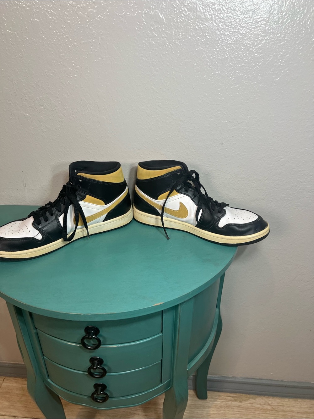 Nike Air Jordan Men's Black yellow and white Sneakers - Picture 7 of 16